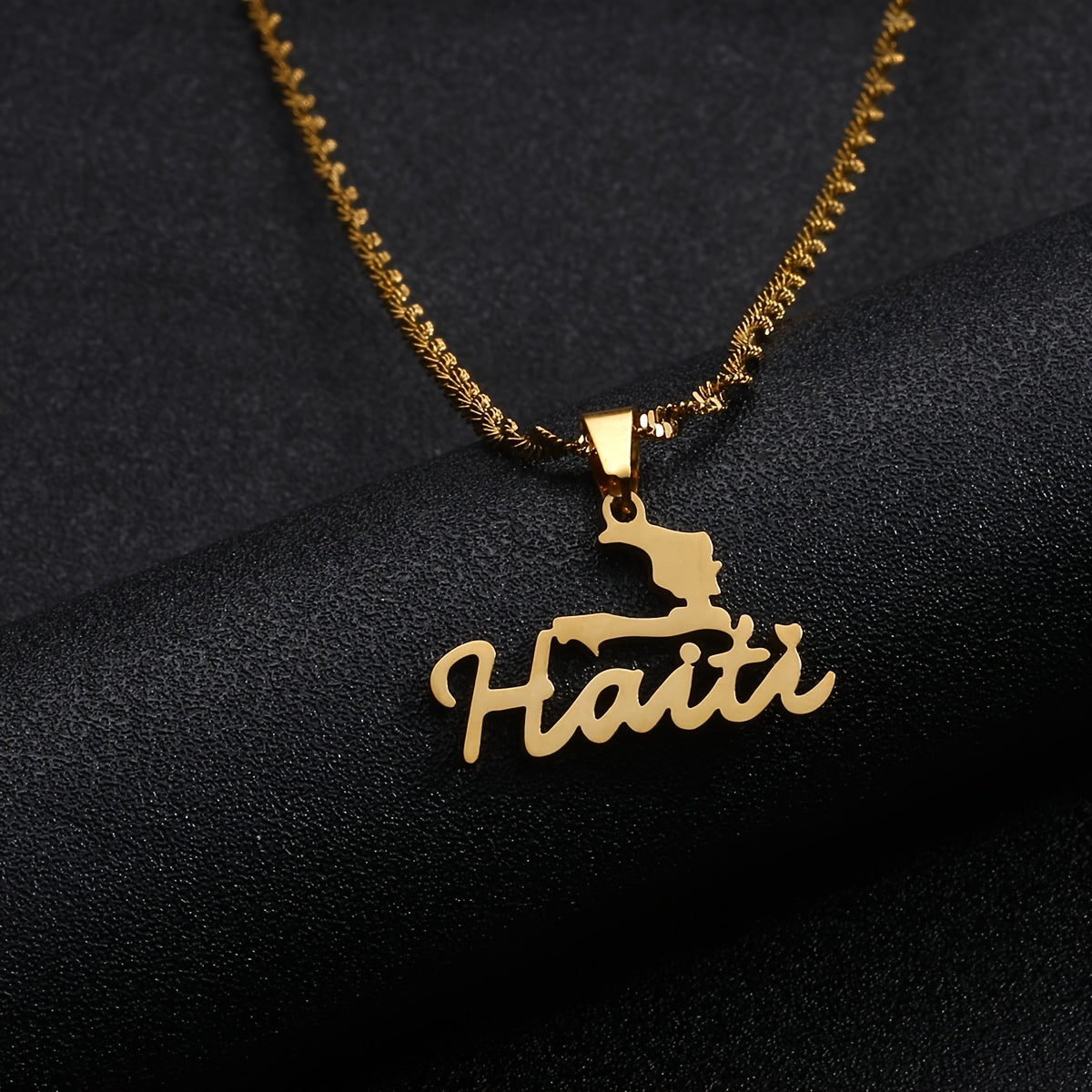 Pingente Haiti em Aço Inoxidável – Design Minimalista com Toque Cultural