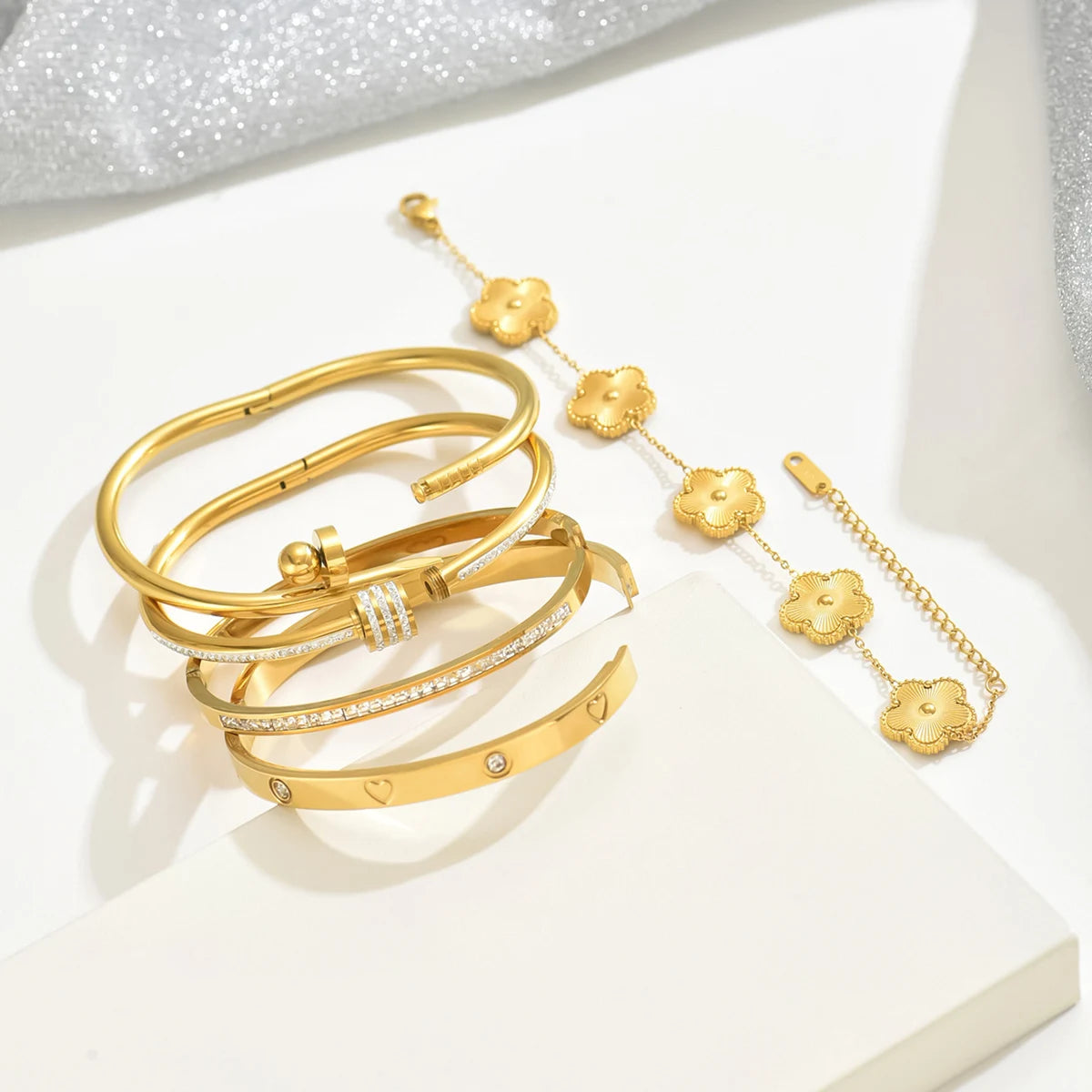 Women's Gold Clover Bracelet