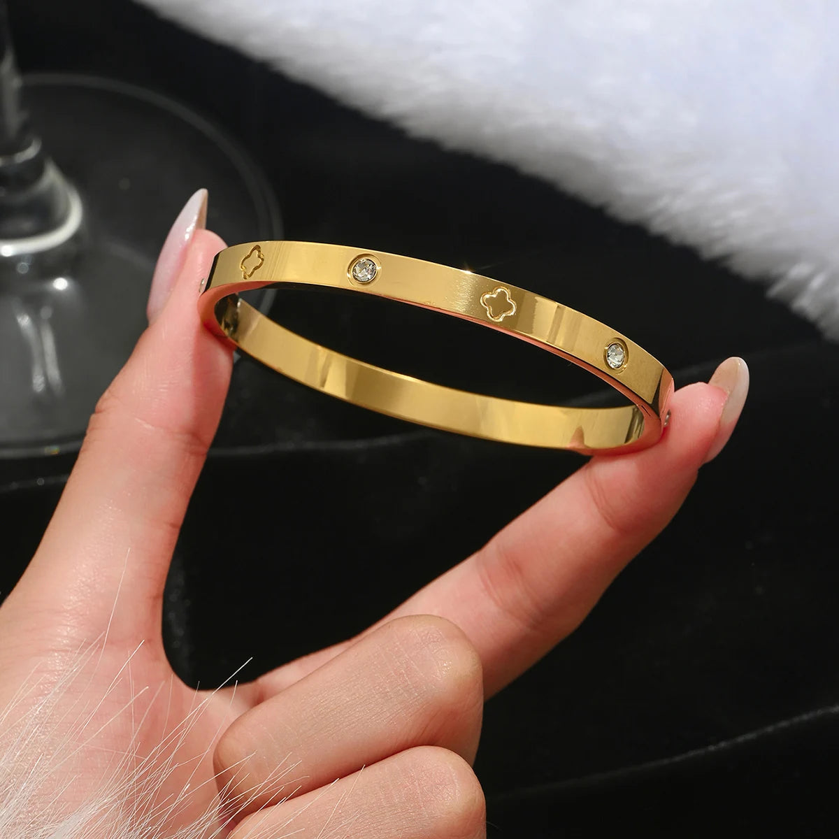Women's Gold Clover Bracelet