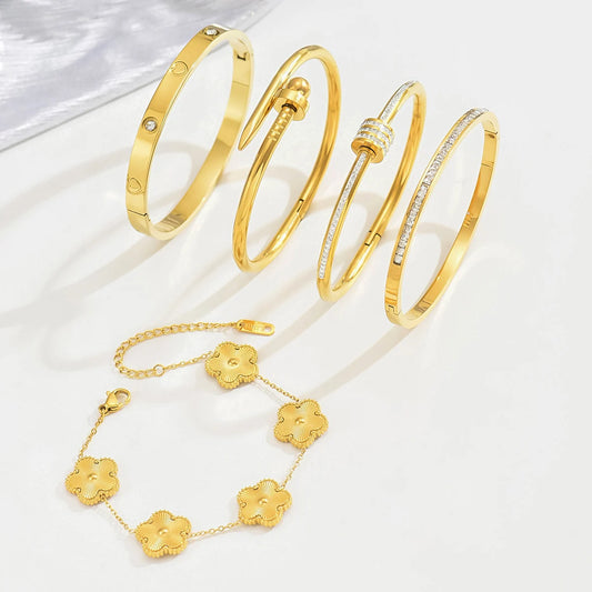 Women's Gold Clover Bracelet