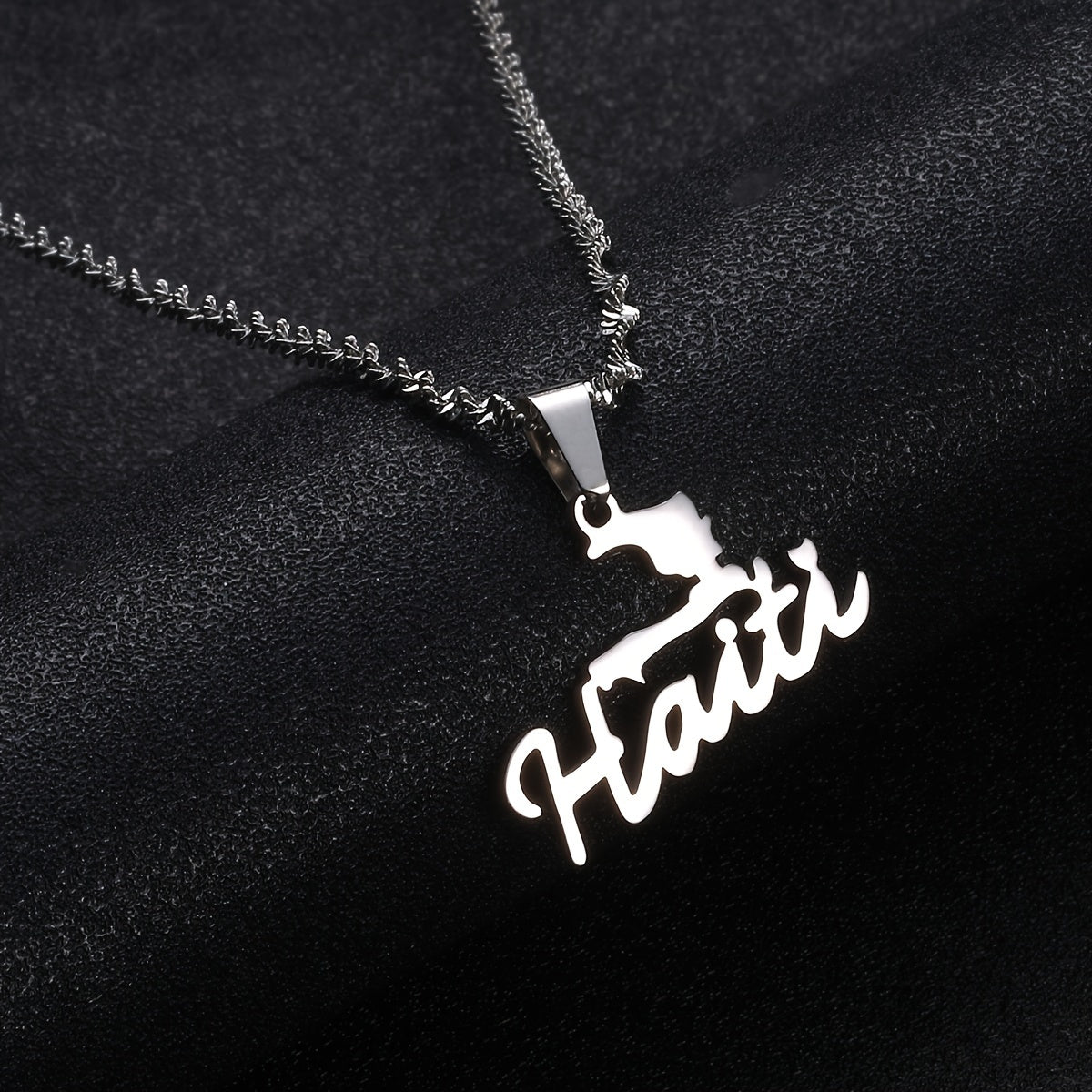 Pingente Haiti em Aço Inoxidável – Design Minimalista com Toque Cultural